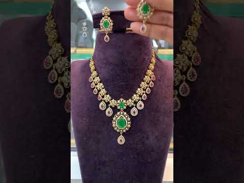 Beautiful Victorian polish short necklace with green and pink stone