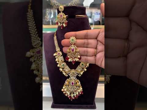 Traditional short necklace with ruby beads