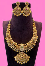 Load image into Gallery viewer, Beautiful short necklace with geru polish and peacock design
