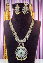 Load image into Gallery viewer, Beautiful gj polish short necklace with green and pink stone
