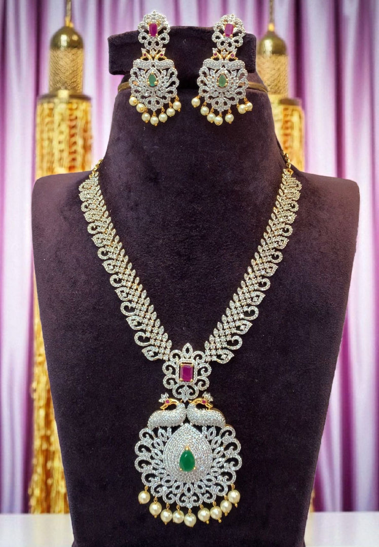 Beautiful gj polish short necklace with green and pink stone