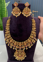 Load image into Gallery viewer, Beautiful short necklace with nakshi polish