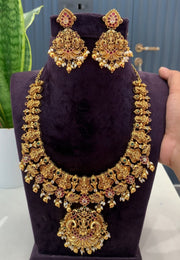 Beautiful short necklace with nakshi polish