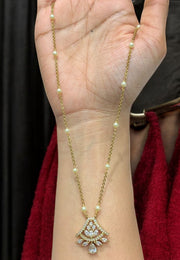 Stunnin short chain with uncut stone pendant with 18 inch length perfect for any occasion