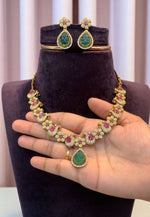 Load image into Gallery viewer, Beautiful short necklace with pink and green stone
