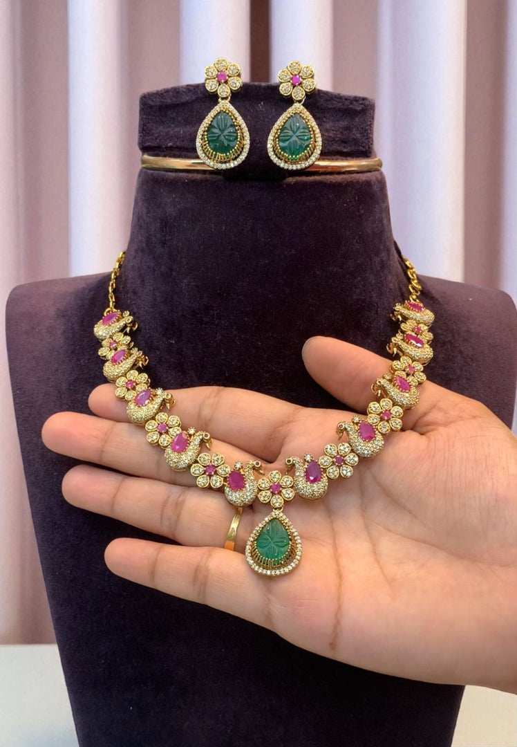 Beautiful short necklace with pink and green stone