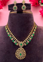 Load image into Gallery viewer, Stunning mehndi Victorian polish short necklace with green and pink stone
