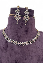 Load image into Gallery viewer, Beautiful short necklace with Victorian polish