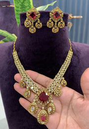 Beautiful victorian polish short necklace with green stone