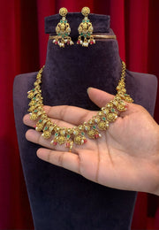 Traditional short necklace with mango design