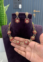 Load image into Gallery viewer, Beautiful short necklace with green stone
