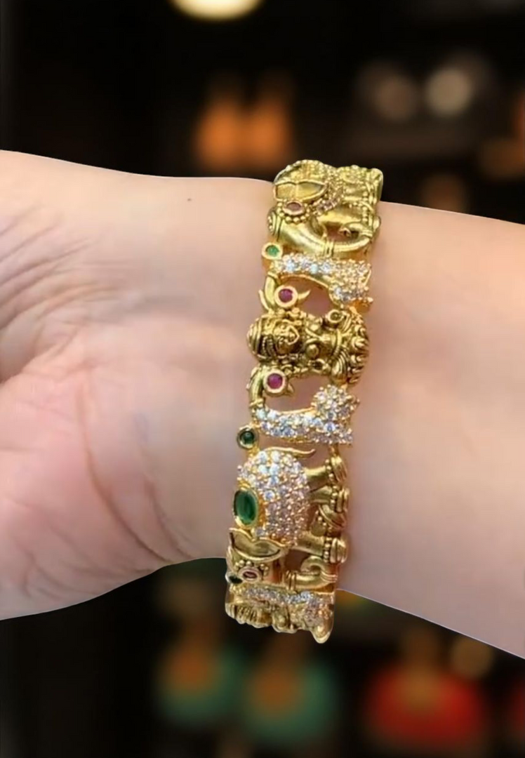 Beautiful bangle with goddess motive