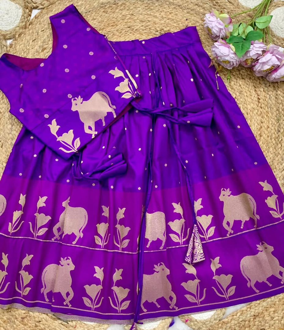 Lehenga*: Soft silk Fully stitched Banarasi design zari weaving work with full Inner 👚Blouse Fully stitched with zari weaving work