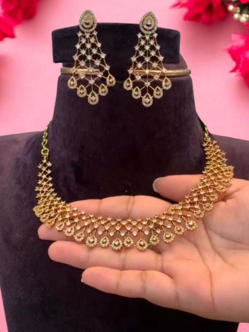 Beautiful short necklace with uncut stone