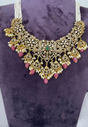 Beautiful short necklace with pearls and ruby stone