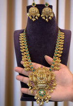 Load image into Gallery viewer, Traditional nakshi short haram with mango design and green stone
