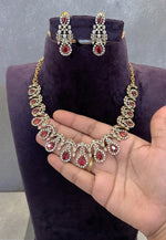 Load image into Gallery viewer, Beautiful victorian polish short necklace with green stone