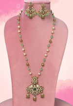 Load image into Gallery viewer, Beautiful beads chain with green stone and stunning pendant
