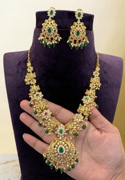 Traditional short necklace with green stone