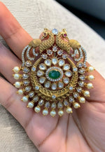Load image into Gallery viewer, Stunning hair clip with gold finishing and green stone
