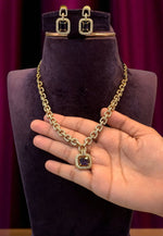 Load image into Gallery viewer, Beautiful short necklace with royal blue stone
