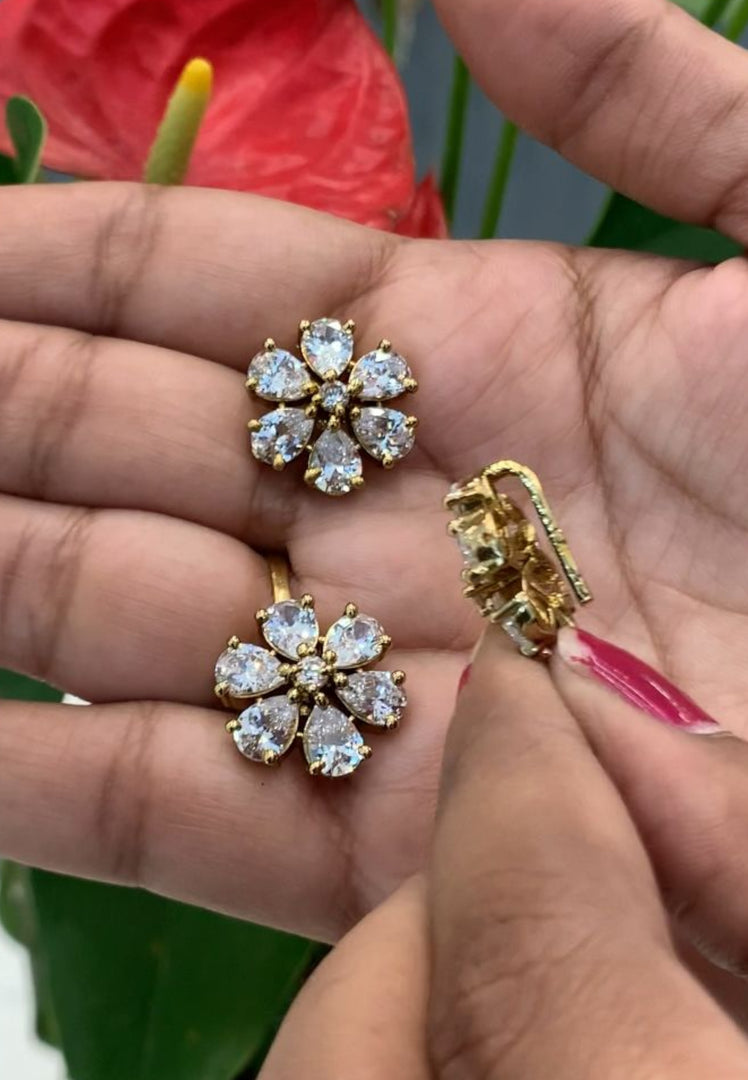Beautiful hair accessories with flower design
