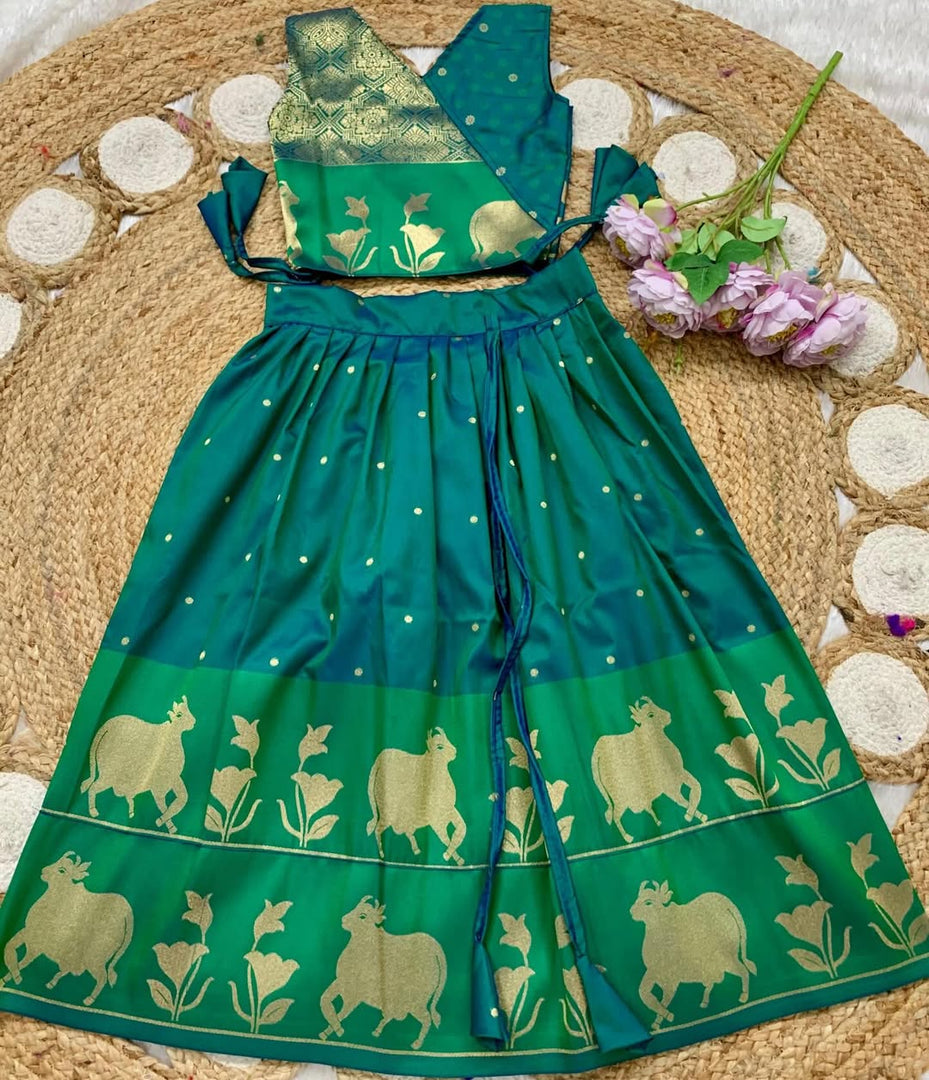 Lehenga*: Soft silk Fully stitched Banarasi design zari weaving work with full Inner 👚Blouse Fully stitched with zari weaving work