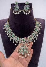 Load image into Gallery viewer, Beautiful short necklace with green stone