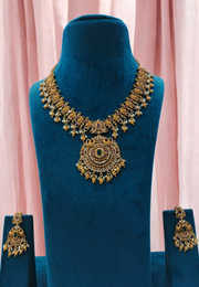 Beautiful short necklace with guttapusalu hangings