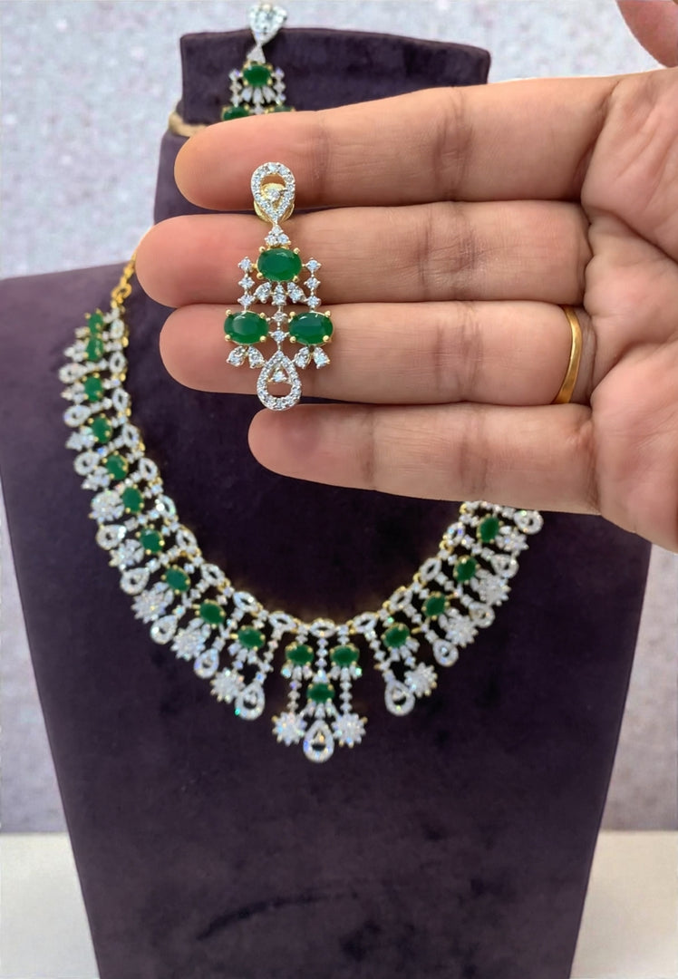 Beautiful gj polish short necklace with green stone