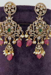 Beautiful short necklace with pearls and ruby stone