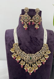 Beautiful short necklace with pearls and ruby stone