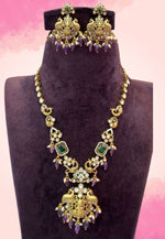 Load image into Gallery viewer, Beautiful short necklace with morganite stones and mehendi Victorian polish
