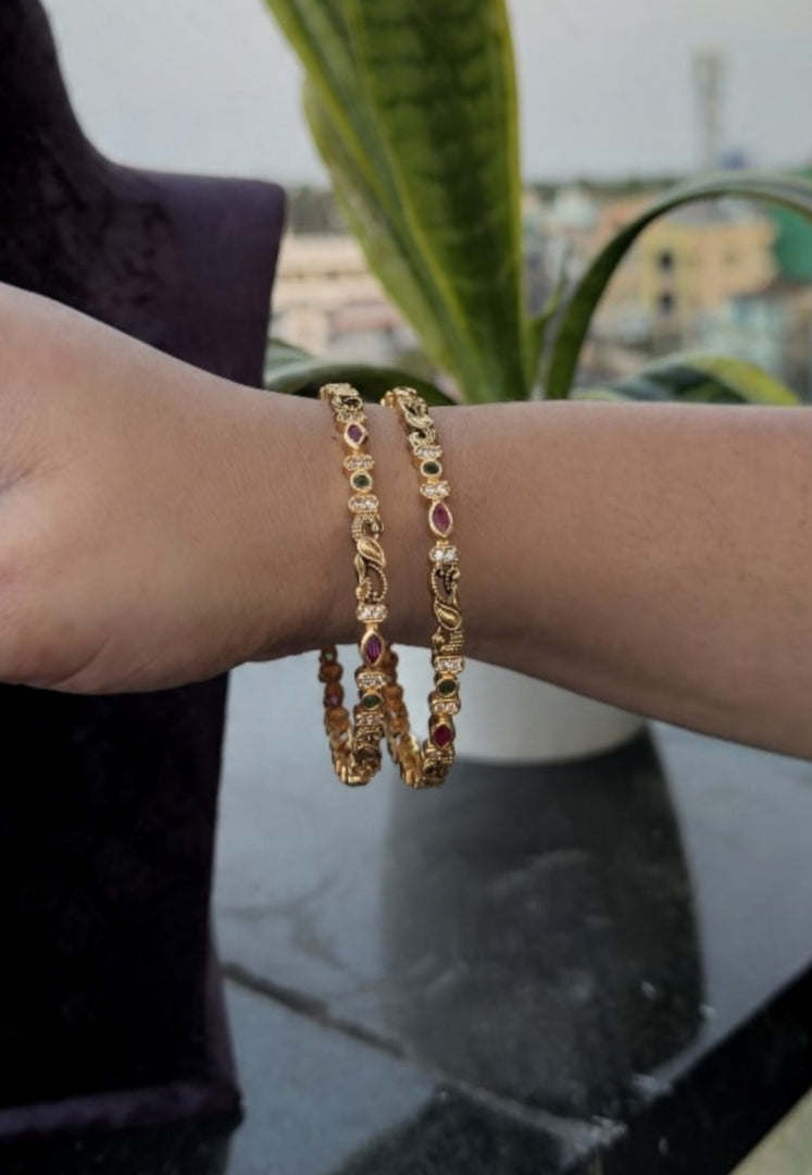Beautiful simple side bangles