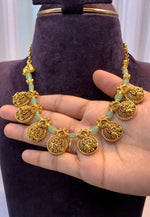 Load image into Gallery viewer, Beautiful short necklace with green beads
