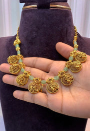 Beautiful short necklace with green beads