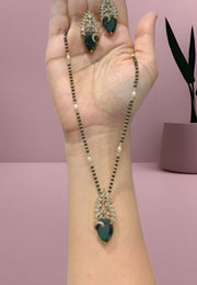 Beautiful short necklace with green stone