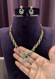 Beautiful short necklace with green stone and victorian polish