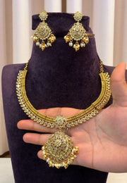 Beautiful short necklace with diamond replica