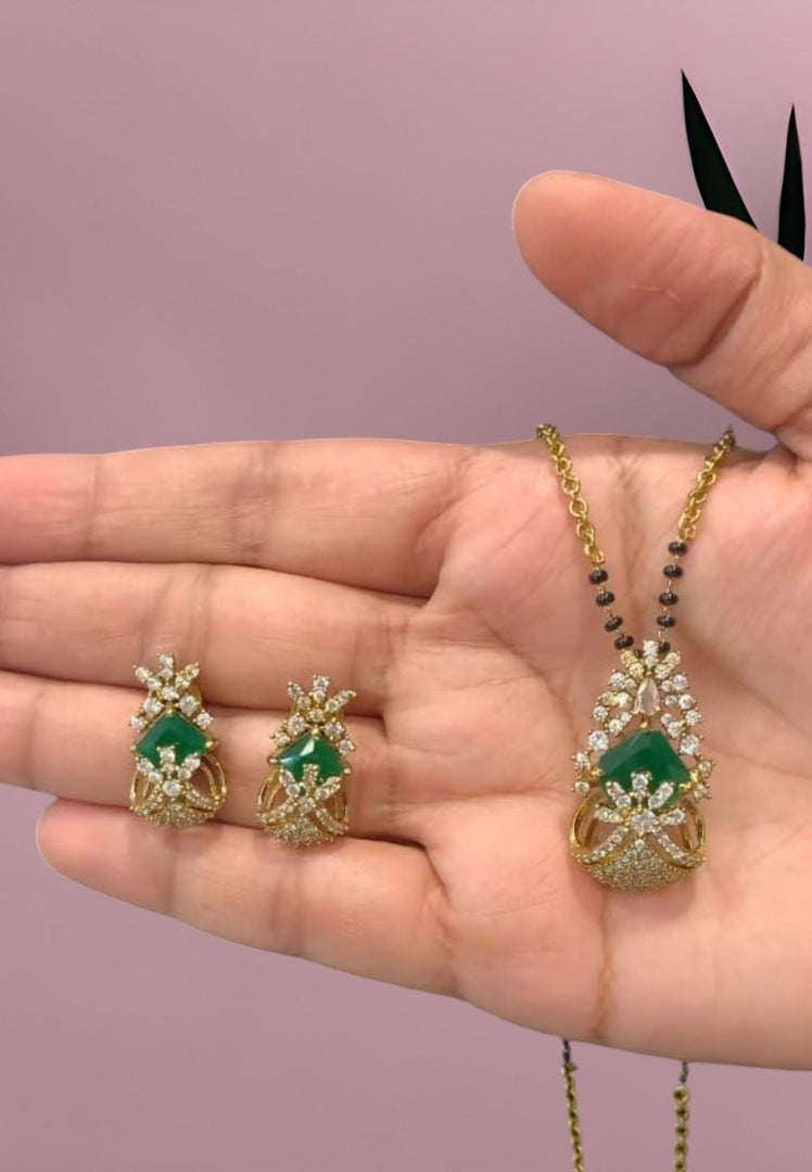 Beautiful short chain with green stone -perfect for any occasion