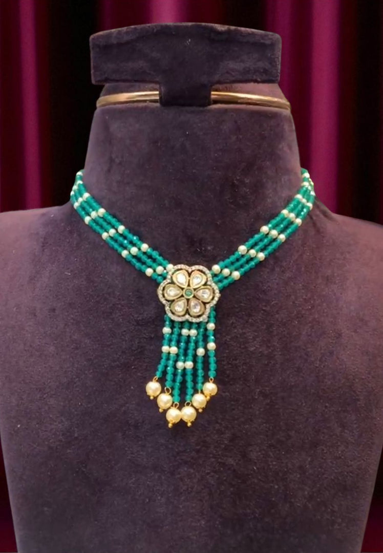 Beautiful pearls necklace with green beads