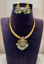 Load image into Gallery viewer, Beautiful short necklace with green beads kanti design