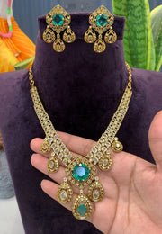 Beautiful victorian polish short necklace with green stone