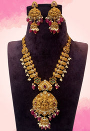 Beautiful short necklace with Ruby colour stones