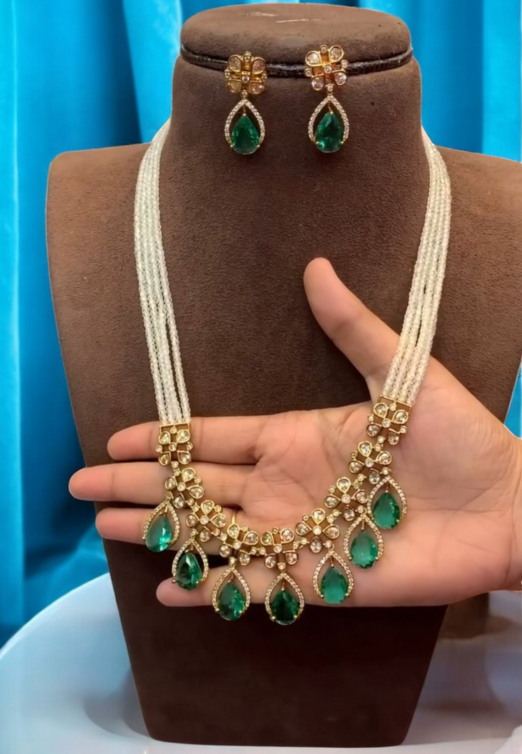 Stunning short necklace with green stones