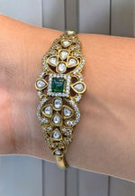 Load image into Gallery viewer, Beautiful open type bangle with green stone
