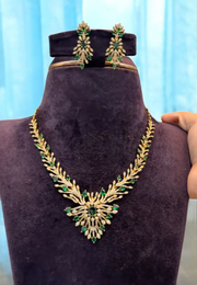 Beautiful short necklace with green stone