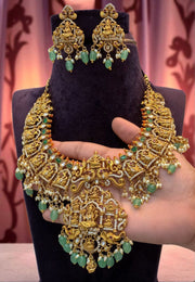 Beautiful short necklace with green stone and guttapusalu hangings