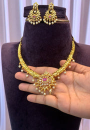 Traditional kanti necklace with pink stone and petals hangings