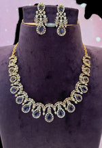 Load image into Gallery viewer, Beautiful victorian polish short necklace with green stone